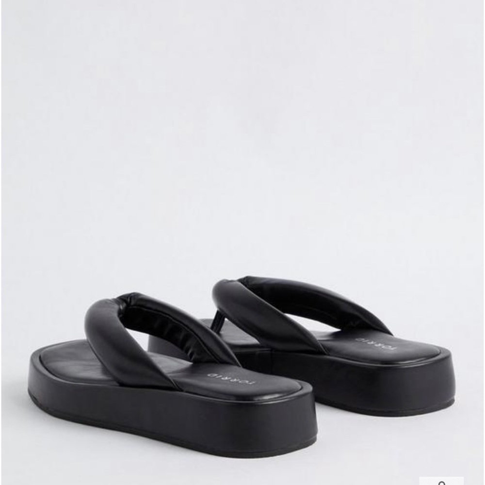 Torrid Padded Platform Sandal-Faux Leather Black NWT    7WW